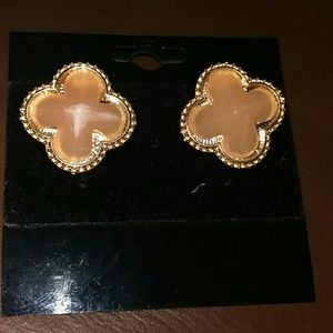 3/$20 Peach and gold studs alahambra clover